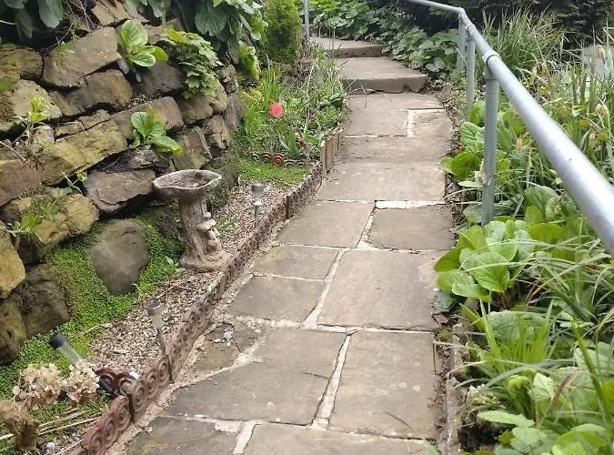 Valley View Retreat *